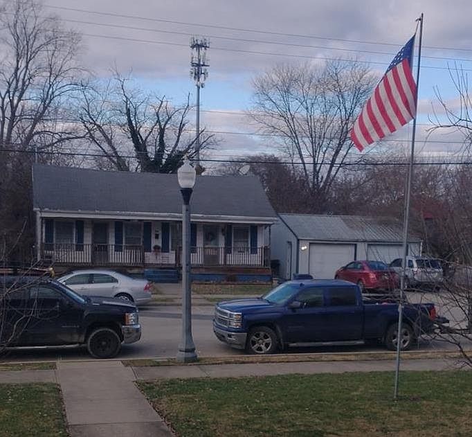 1st image of 608 W High St