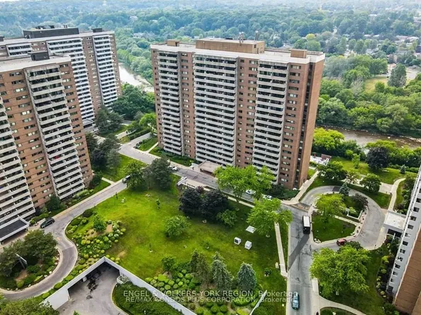 260 Scarlett Rd #1605, Toronto, ON M6N 4X6