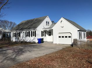 2 Villa Ave, Bristol, RI 02809