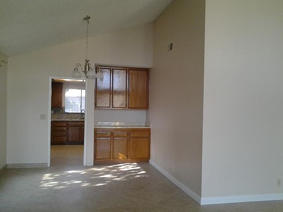 4th image of 17503 Regina Ave