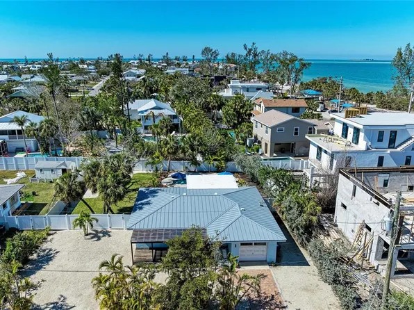 165 Crescent Dr, Anna Maria, FL 34216