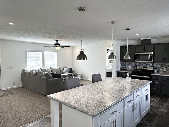 5th image of 102 Woodcreek Blvd