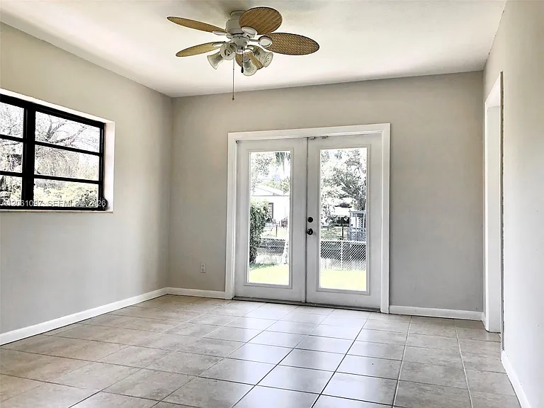 2560 NE 200th St — Photo 8