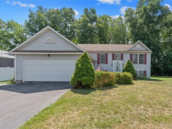 5381 Carrick Cir, Brewerton, NY 13029