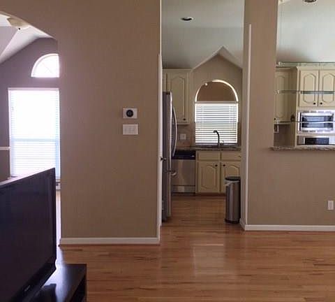 4th image of 9510 Vista Cir