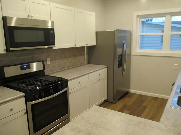 Riverside Dr — Photo 10