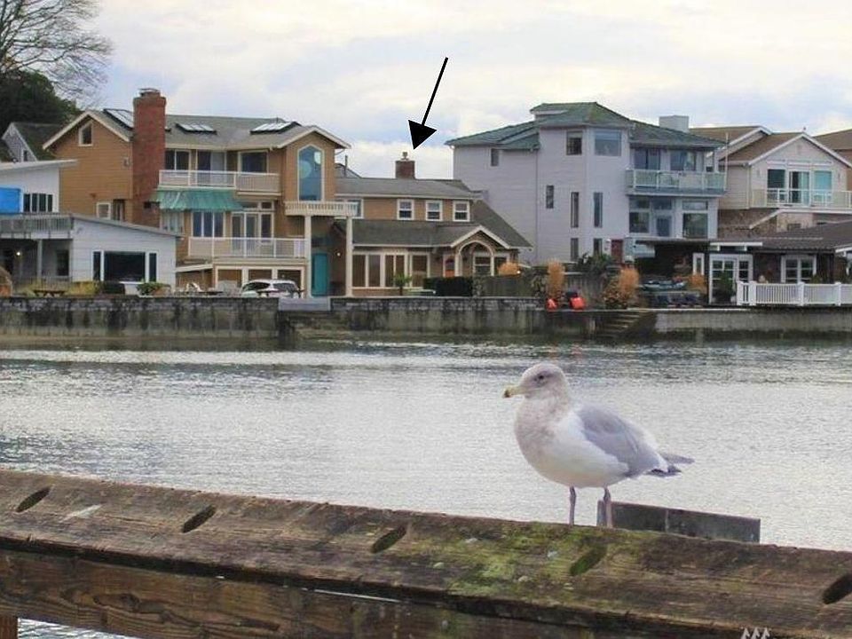 1st image of 1412 Beach Dr NE #B