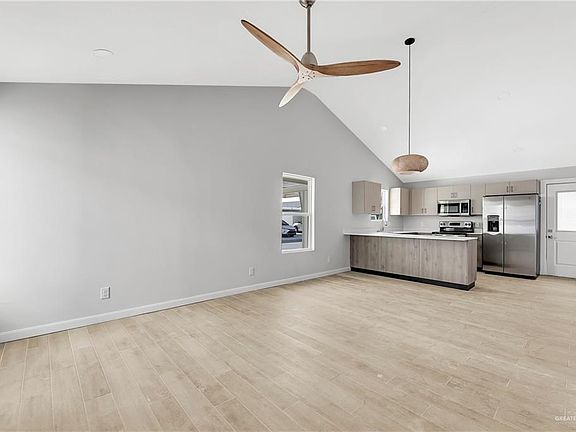4th image of 1301 E Hibiscus Ave