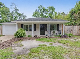 709 Pine Hills Rd, Ocean Springs, MS 39564