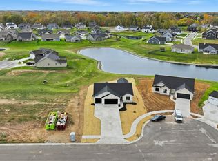 1227 Mosaic St, Huntertown, IN 46748