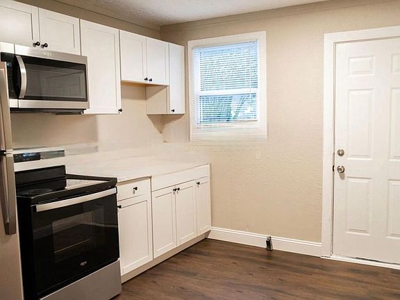 2nd image of 1410 Chicago Ave NE #4
