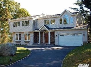 4 Ridgeway Rd, Port Washington, NY 11050