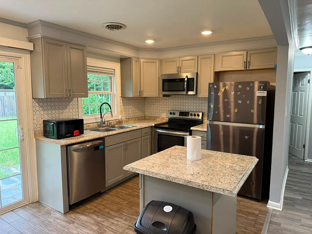 5 bed, 1248 sqft, $800 — Photo 1