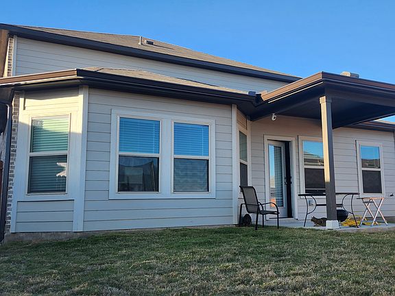 3rd image of 3012 Lapostolle Cir