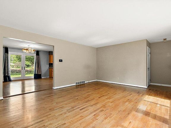 2nd image of 5866 Ponderosa Dr
