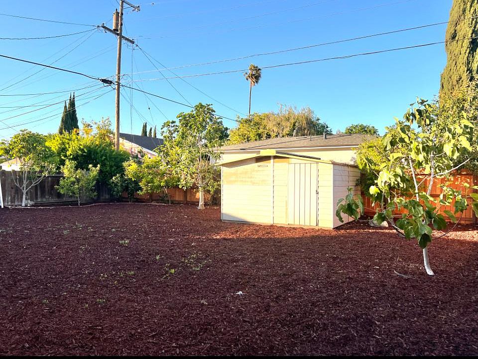 1st image of 2425 Moraine Dr