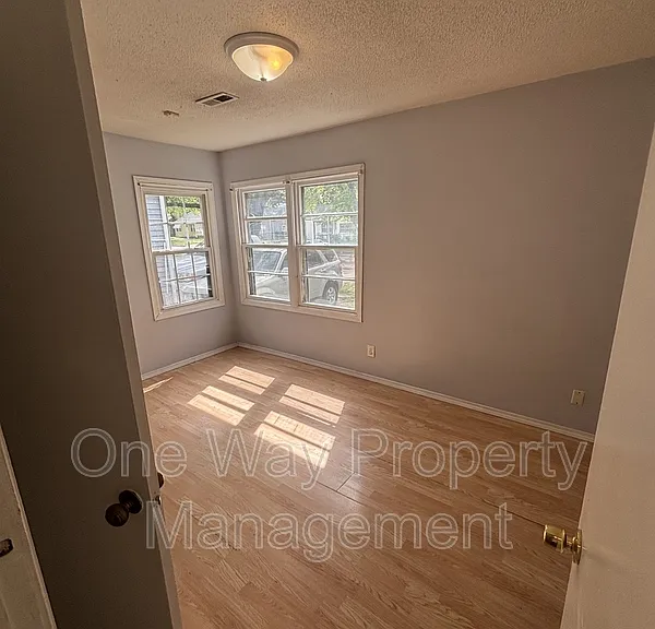2134 N Minnesota Ave — Photo 3