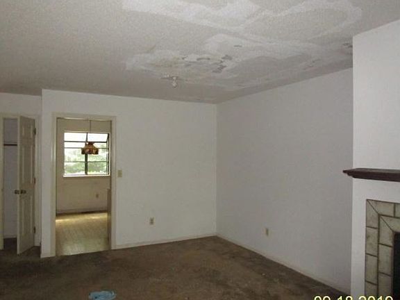 3rd image of 308 Conestoga Way