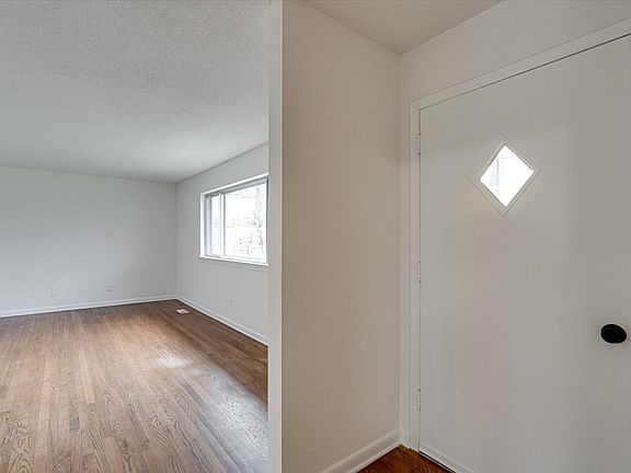 3rd image of 414 Marlow Dr