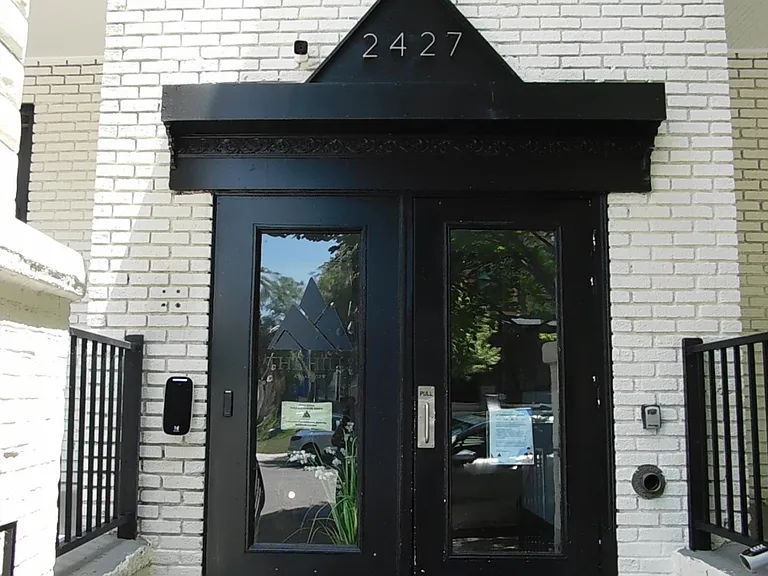 2427 Lakeview Ave #2C — Photo 1