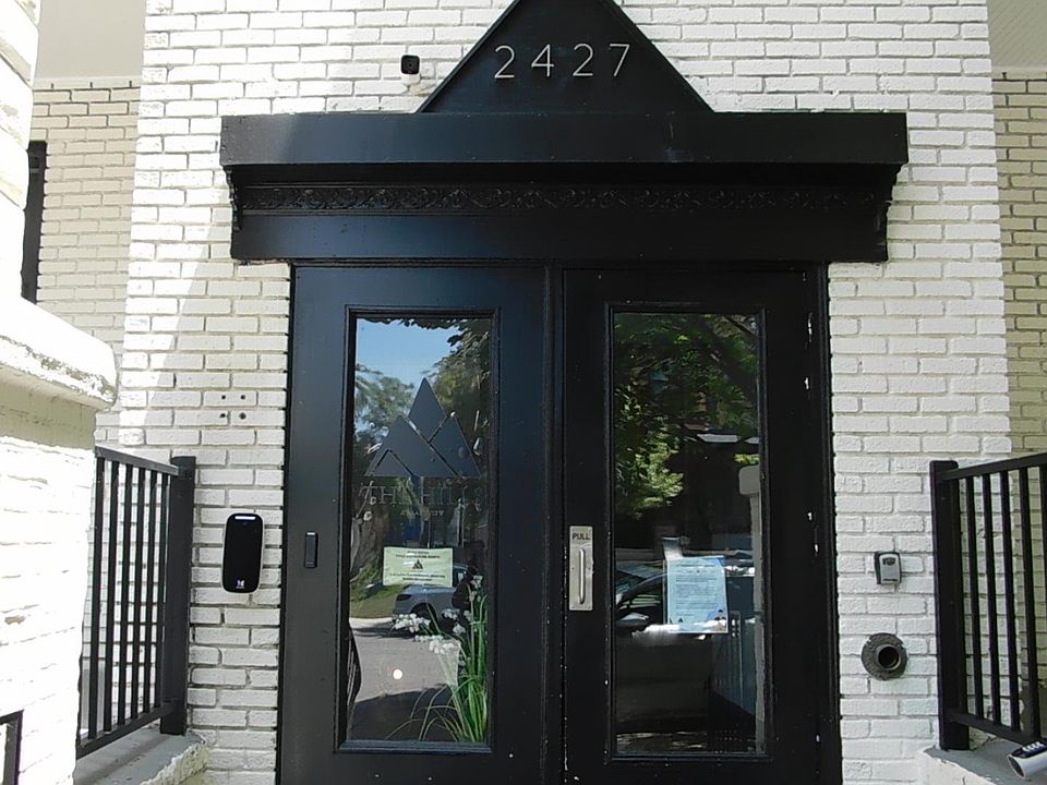 1st image of 2427 Lakeview Ave APT 2C