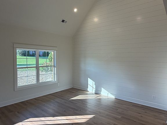 4th image of 210 Parker Rd
