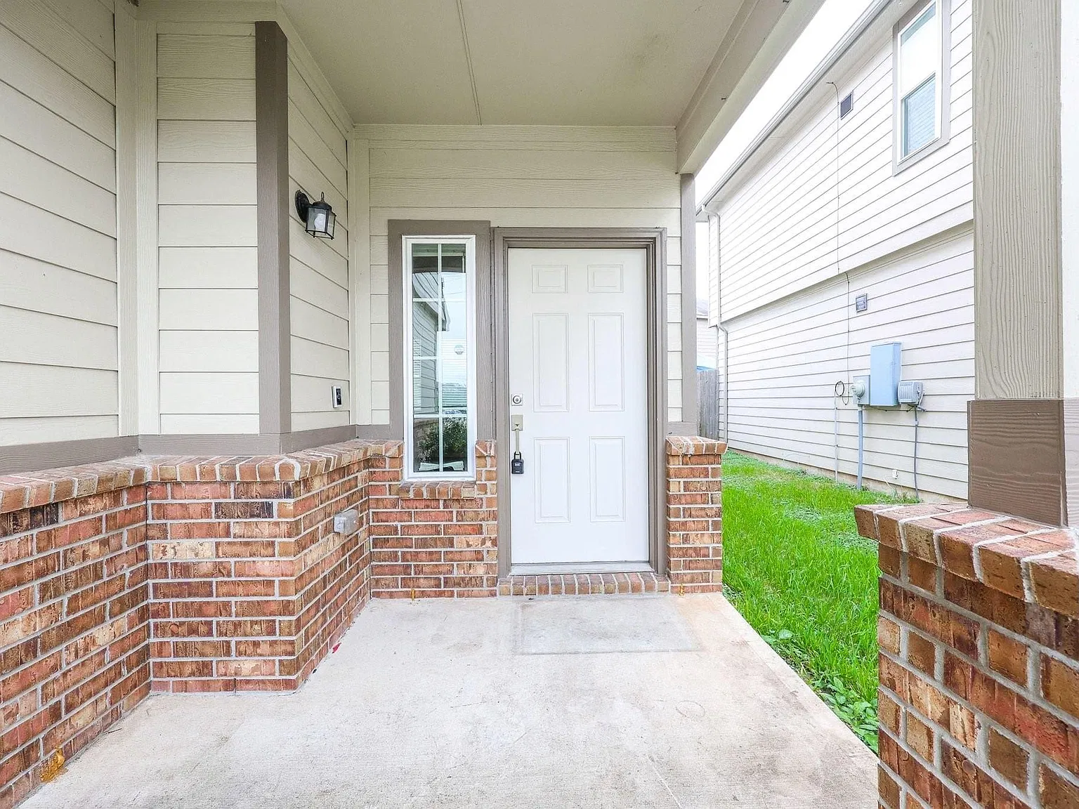 4 bed, 2.5 bath, 1999 sqft, $2,100 — Photo 3