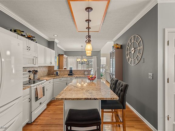 5th image of 9765 Sugarbush Cir