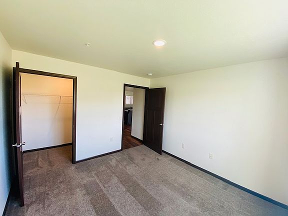 4th image of 3425 Logan Dr
