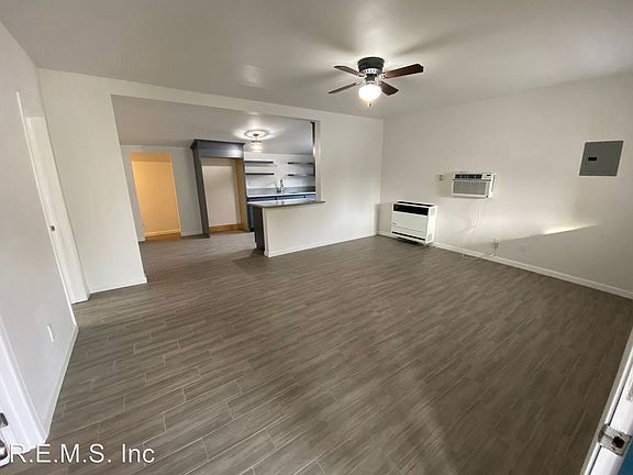 4th image of 853 W 43rd Pl