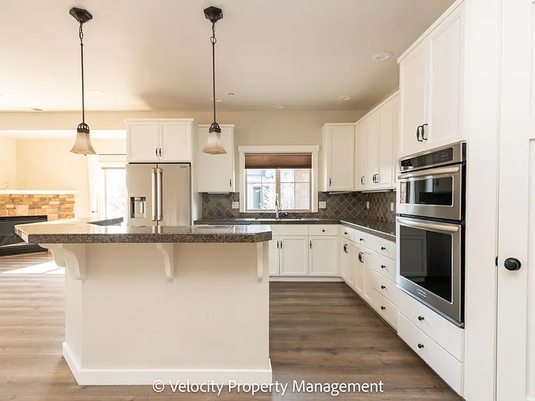 600 SW Otter Way — Photo 3