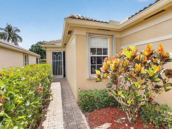 3rd image of 15562 Fiorenza Circle