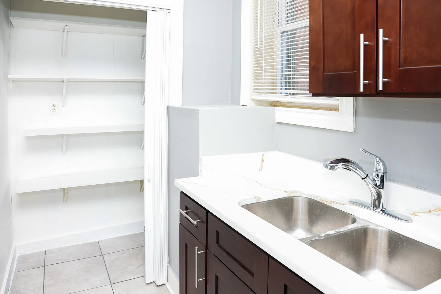 2 bed, 1000 sqft, $1,800 — Photo 3