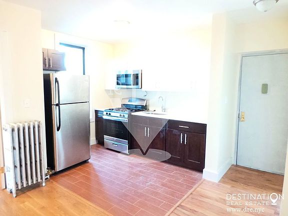 2nd image of 668 Hancock St #4