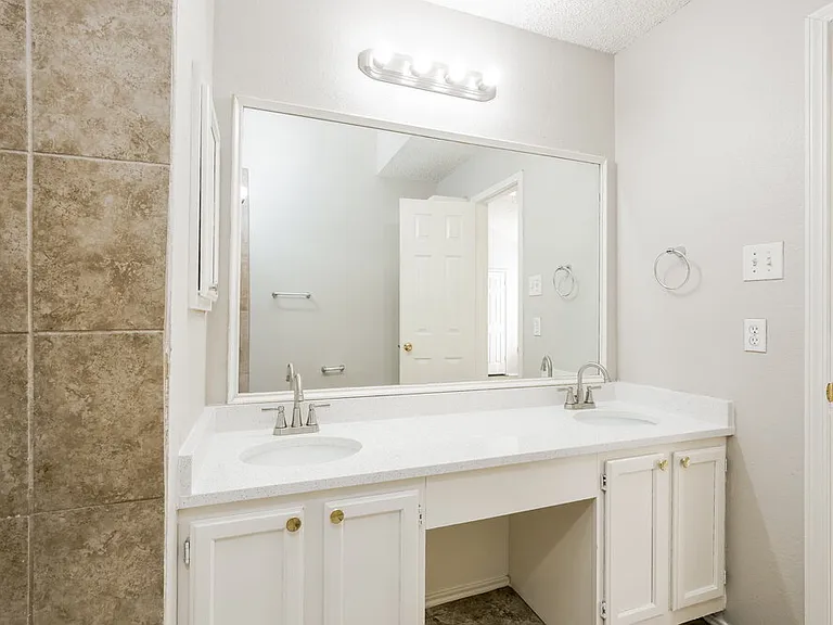 8420 Cloverglen Ln — Photo 12