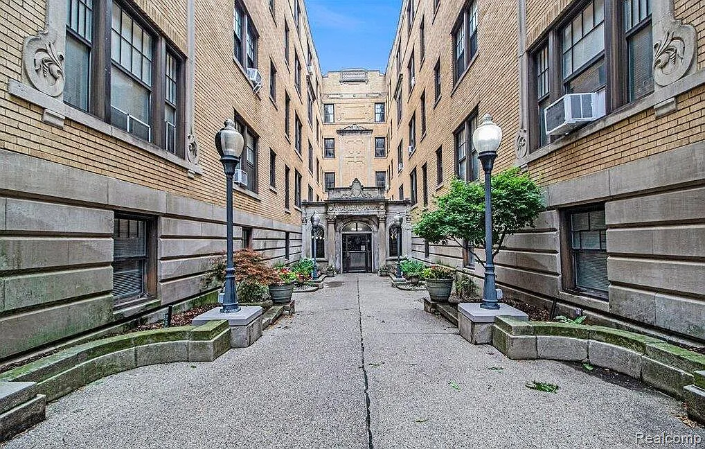 1 bed, 560 sqft, $900 — Photo 3