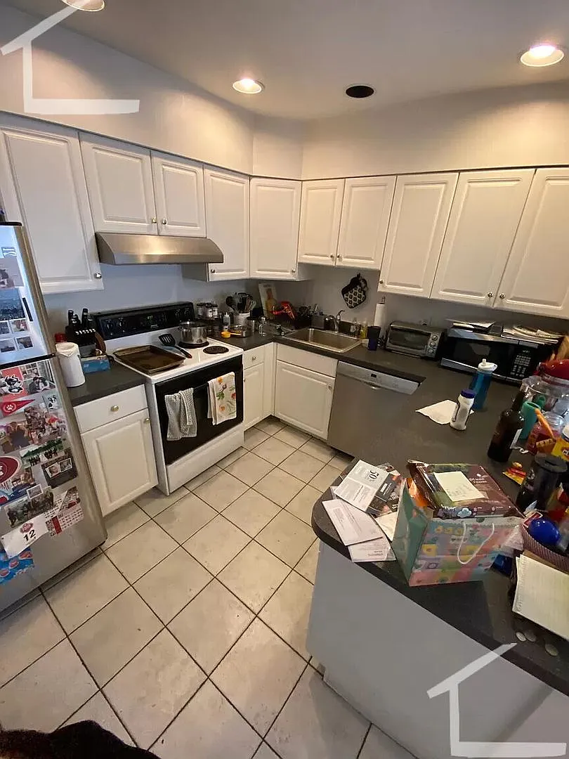 Parking Included, Central Heat/AC, In Unit Washer and Dryer, Deck, Backyard, Eat-in Kitchen — Photo 2