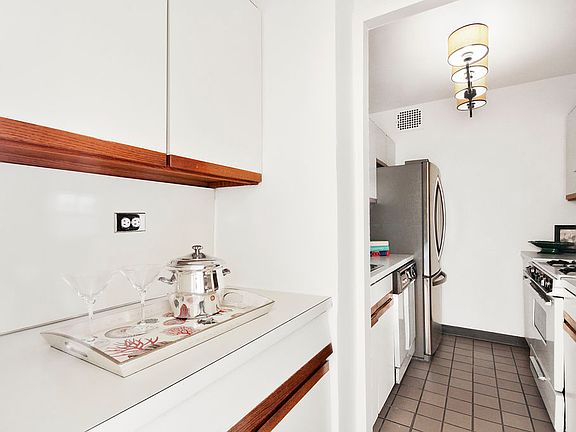 3rd image of 300 E 71st St APT 16C