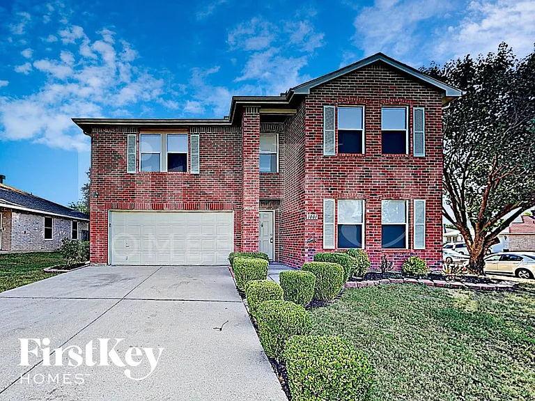 1001 Mazourka Dr — Photo 1