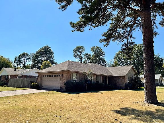 3rd image of 113 Western Hills Dr