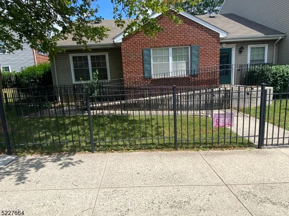 31 Clarion Ln, Newark City, NJ 07103