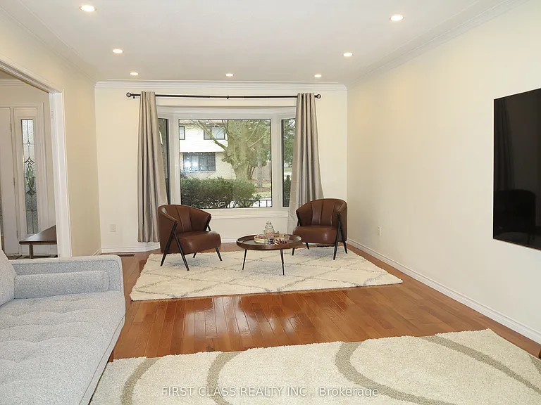 4 Meridene Cres E — Photo 6