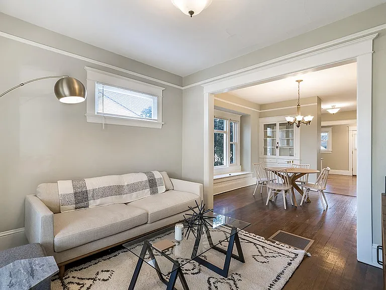 5324 N Maryland Ave — Photo 4