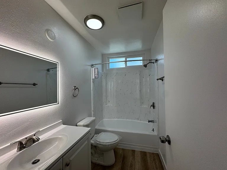 20317 Saticoy St — Photo 31