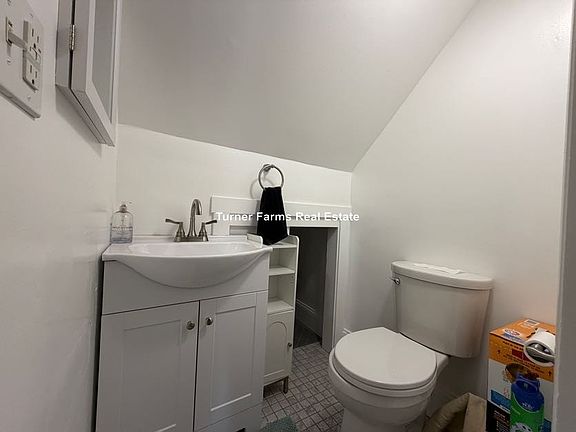 5th image of 11 Burnham St #R1s