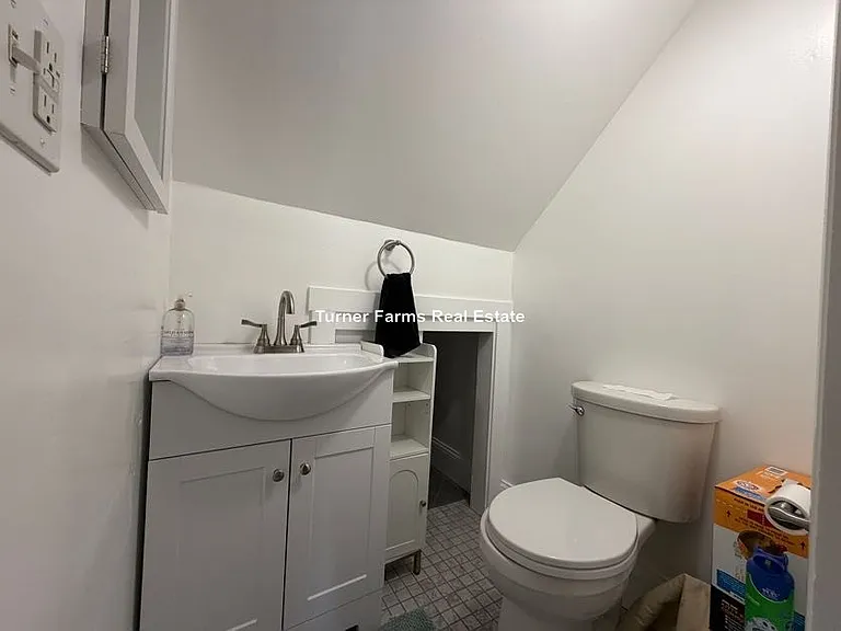 11 Burnham St #1R — Photo 21