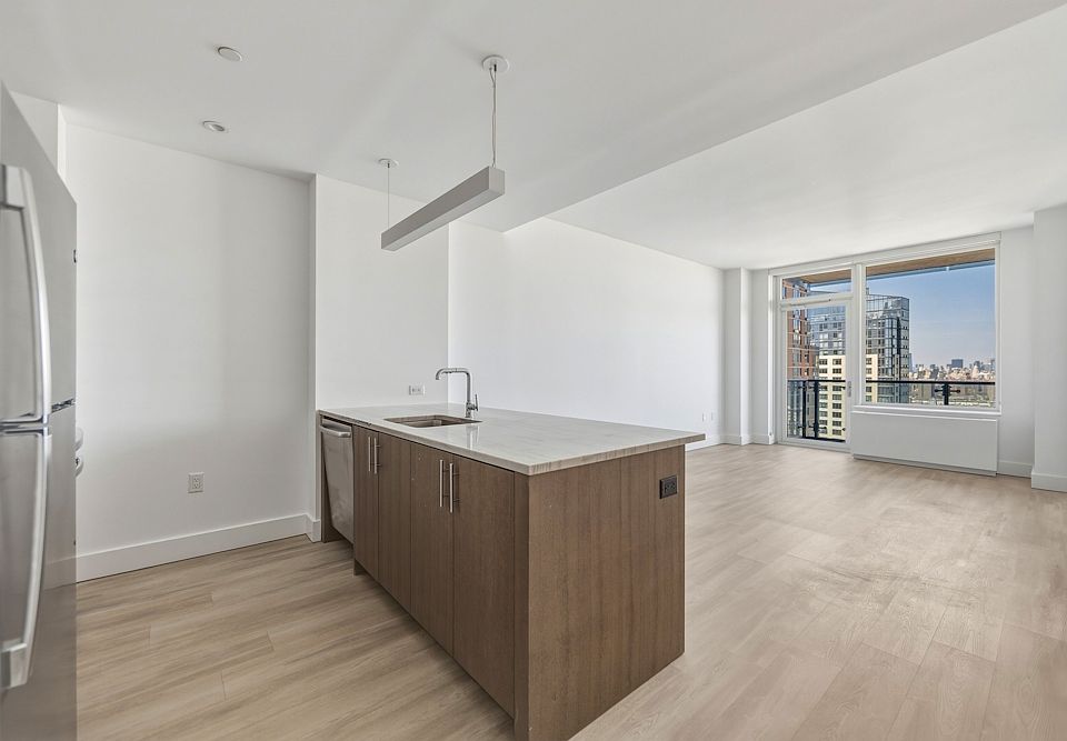1st image of 86 Fleet Pl APT 29S