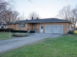 6308 Hoover Rd, Sanborn, NY 14132