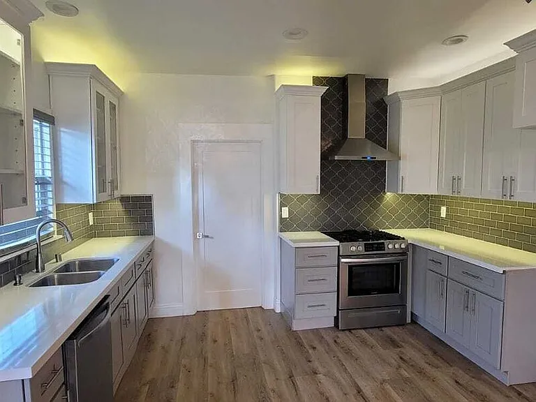 2926 Halldale Ave — Photo 12