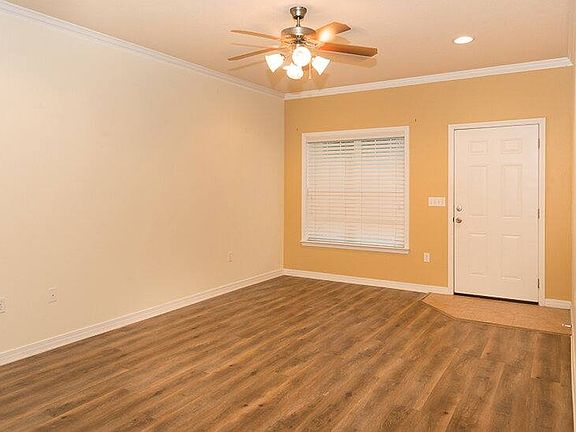 4th image of 1496 Bentley Cir